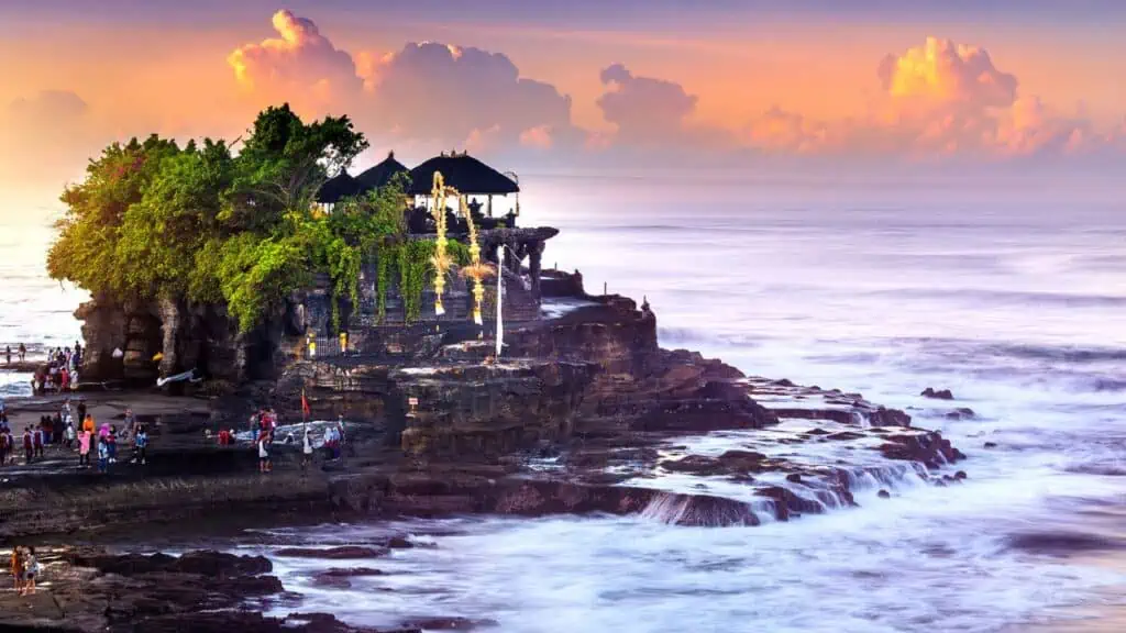 Templul Tanah Lot din Bali