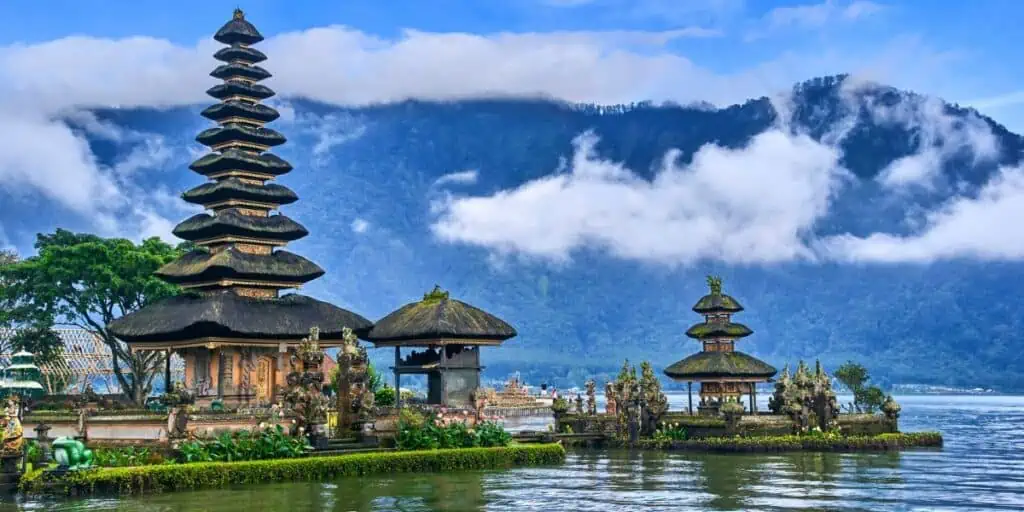 Templul Ulun Danu Beratan din Bali