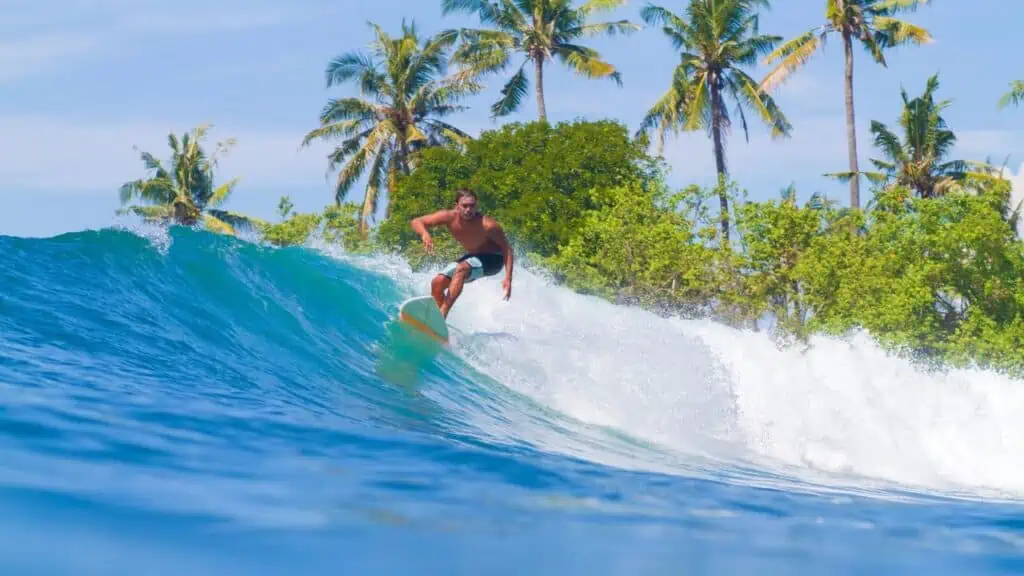 Surfing în Bali