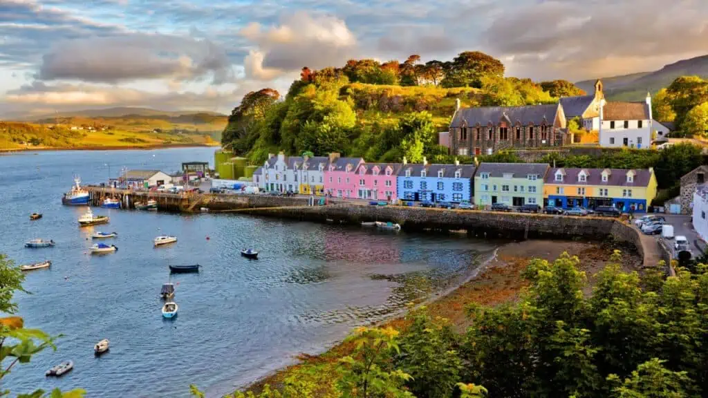 Portree pe insula Skye, Scoția