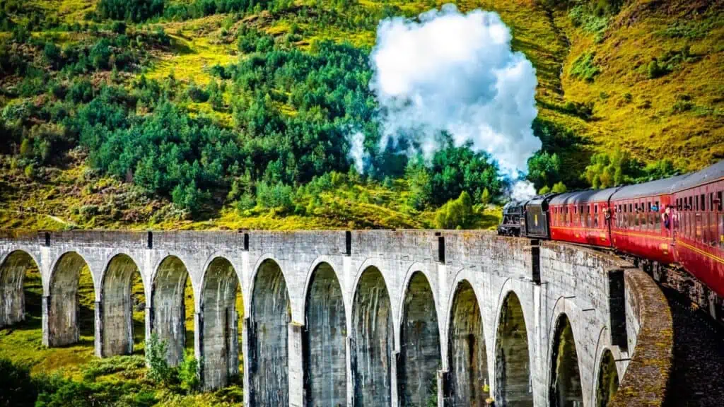 Viaductul Glenfinnan din Scoția