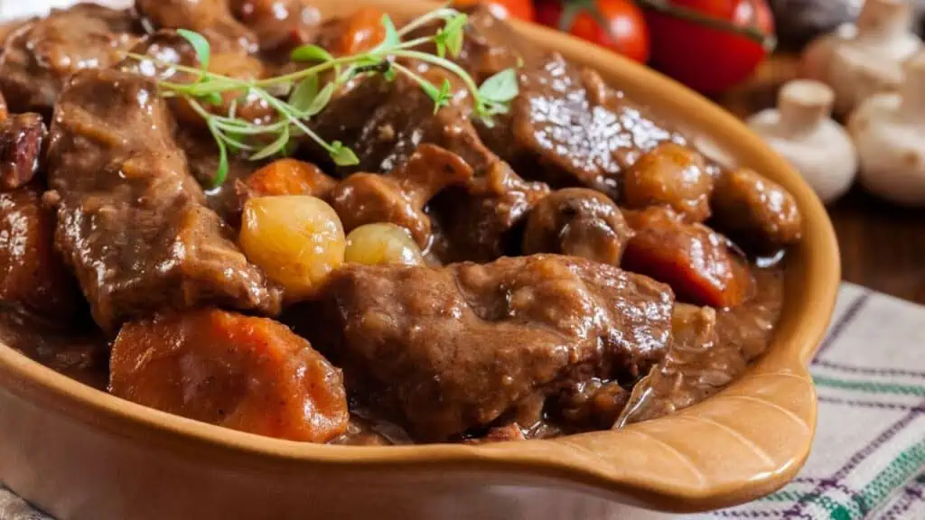 Carne de vită bourguignon