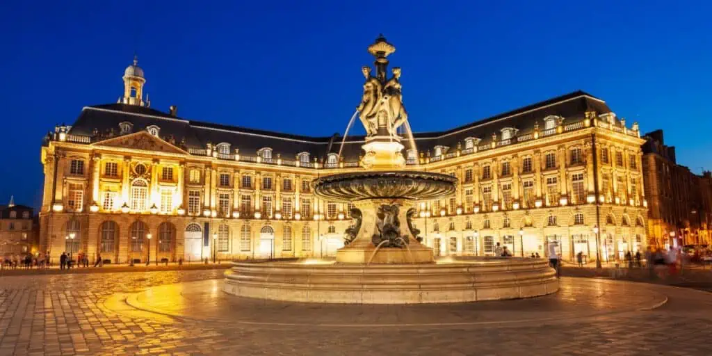 Fântâna celor Trei Grații din Place de la Bourse - Bordeaux, Franța